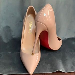 Nude pumps